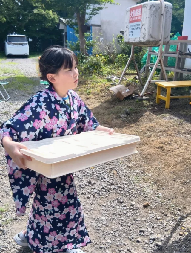 こんにちは✨️
放課後等デイサービスウタラです！
⁡
先日行われたウタラ夏祭り🏮
沢山のご来店ありがとうございました☺️
⁡
小さな店員さん達が本当に頑張ってくれてて
大盛況でした🍀*゜
女の子達の憧れM先生によって
可愛く変身した浴衣美人さん達から
チームKによるハチマキ姿の男子たちに、甚平姿など
とっても賑やかなお祭りになりました✨
⁡
保護者の皆様もウタラに沢山
遊びに来て下さり本当にありがとうございました✨
⁡
⁡
夏が終わってしまう😭
来年はもっと賑やかなお祭りが開催出来ますように☺️